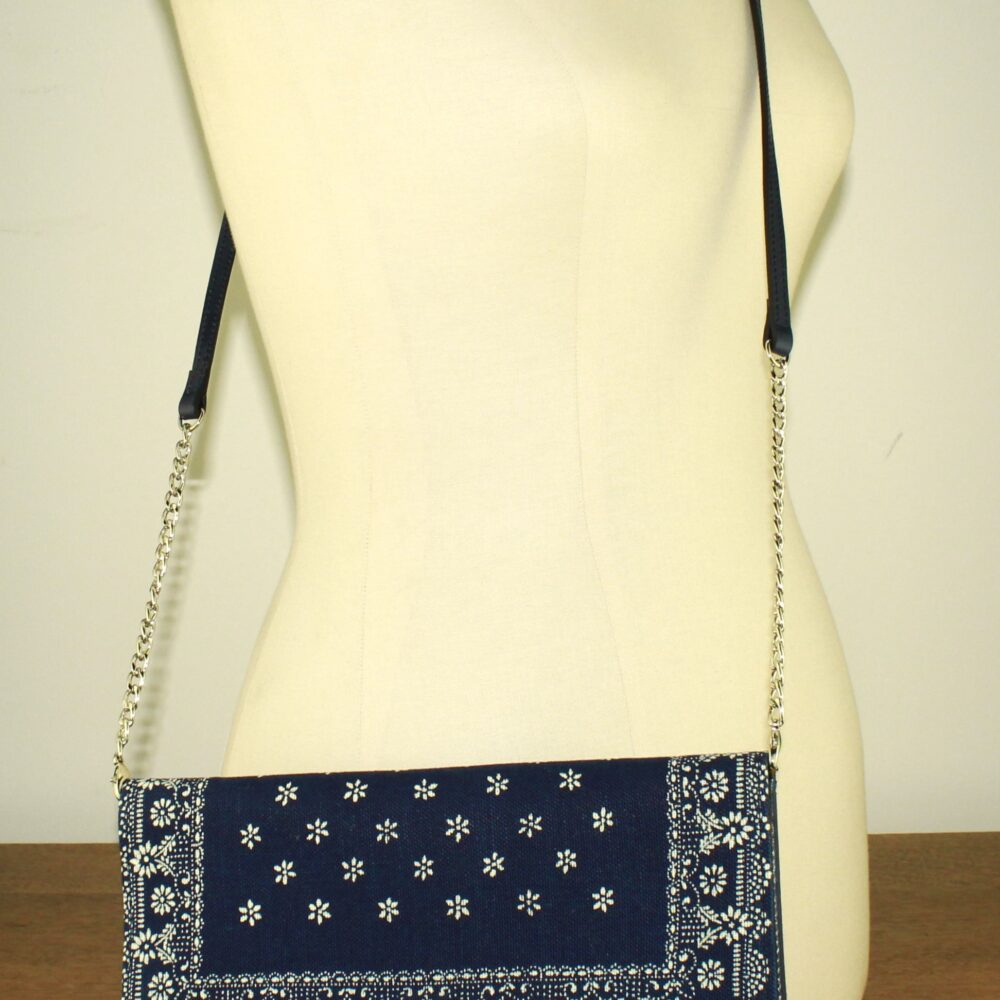 Dilians Blaudruck kleine Clutch Antje D5206 – Bild 2