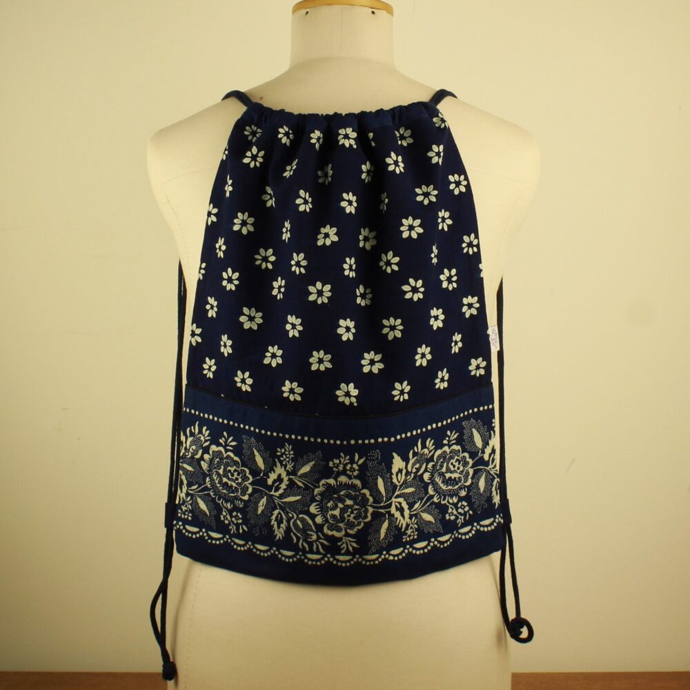 Dilians Blaudruck größerer Turnbeutel aus Baumwolle mit Bordüre P3501