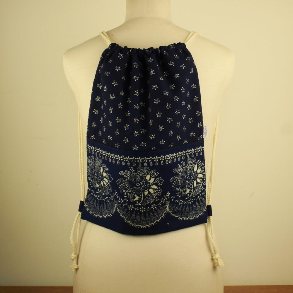 Dilians Blaudruck mittelgrößer blauer Baumwollturnbeutel mit Bordüre P2402