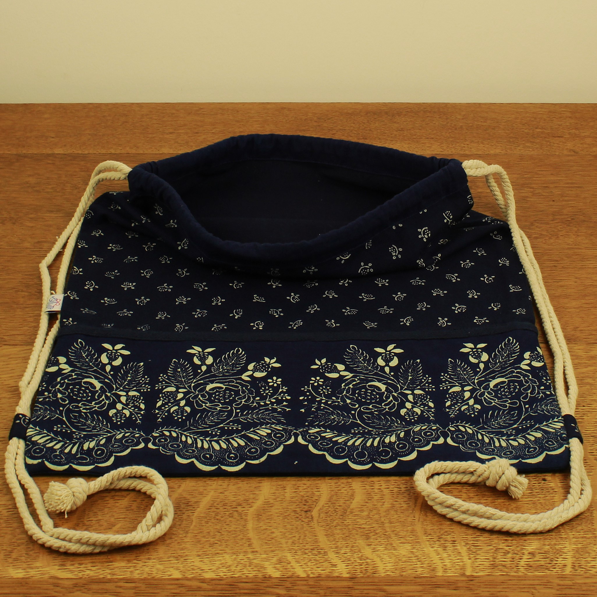 Dilians Pulsnitz Blaudruck Turnbeutel mit Bordüre P2402 – Bild 2