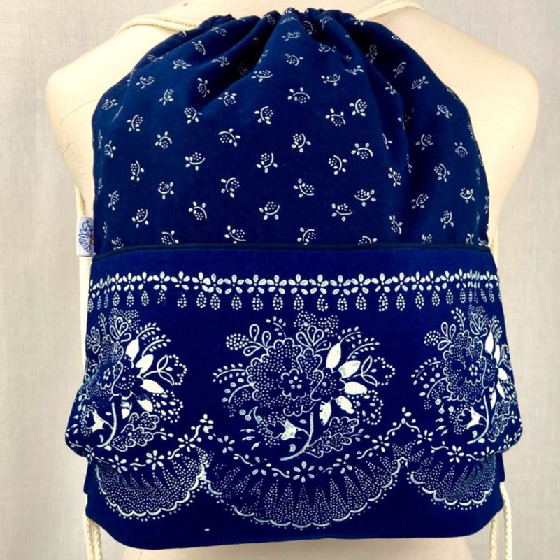 Dilians Blaudruck mittelgrößer blauer Baumwollturnbeutel mit Bordüre P2402